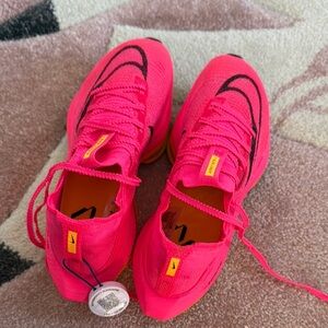 Vibrant Pink Women's Running Shoes
